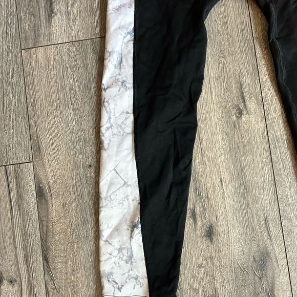 Victoria’s Secret pink workout leggings size L - Picture 4 of 9